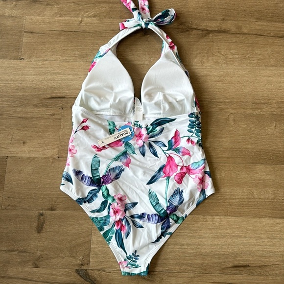 Brand new with tags Cupshe Swim Suit.  Women’s size 1X. - Picture 3 of 5
